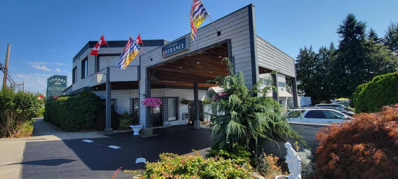 The Cedars Inn Hotel & Convention Centre Gibsons Exterior photo