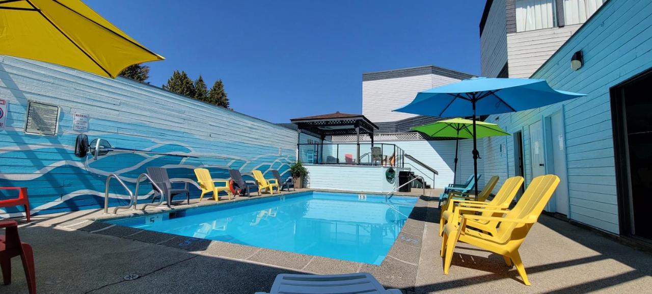 The Cedars Inn Hotel & Convention Centre Gibsons Exterior photo